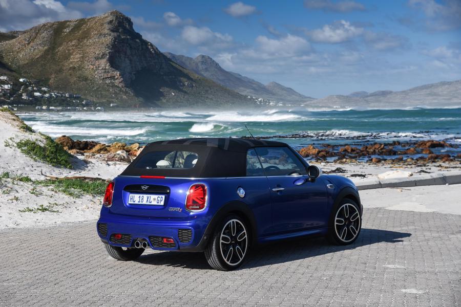  Mini Cooper S Cabrio (F57) 2018 года  (ZA) (фото 17 из 35)